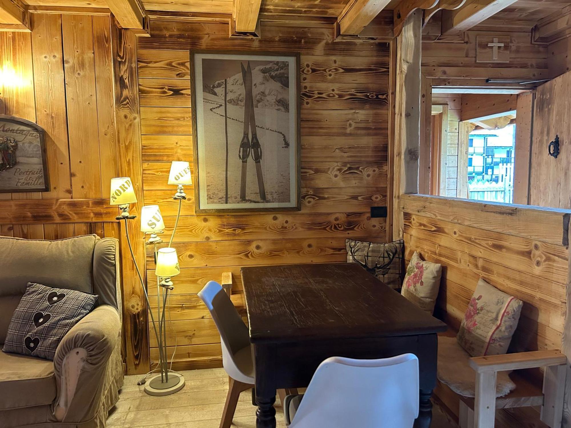 Hotel Letterario Locanda Collomb La Thuile Exterior foto