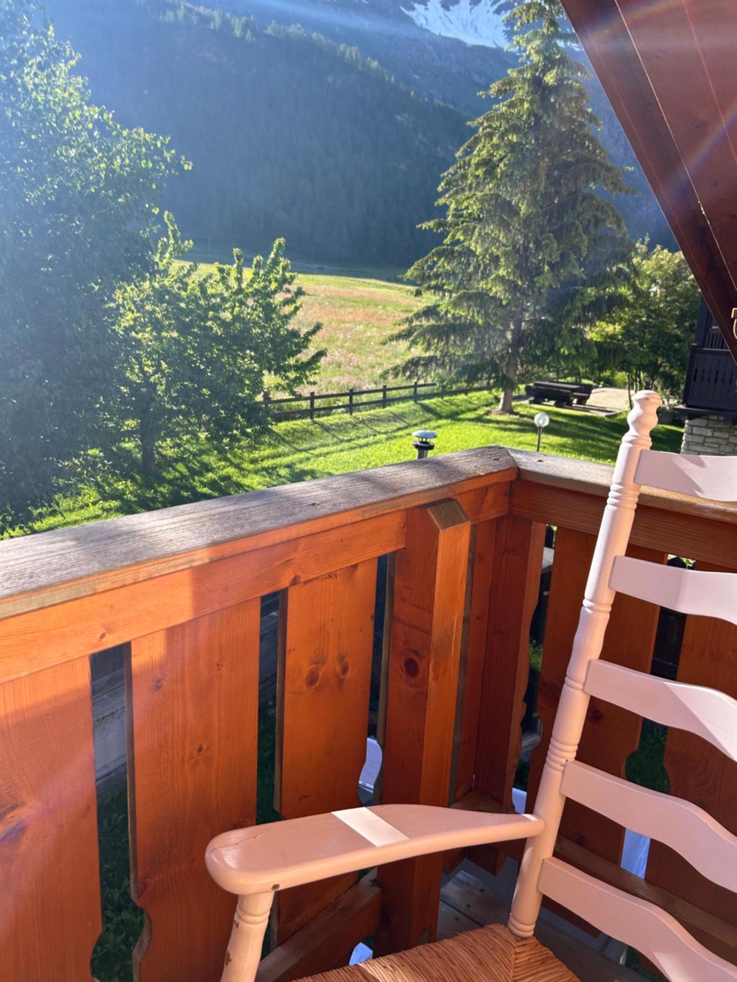 Hotel Letterario Locanda Collomb La Thuile Exterior foto