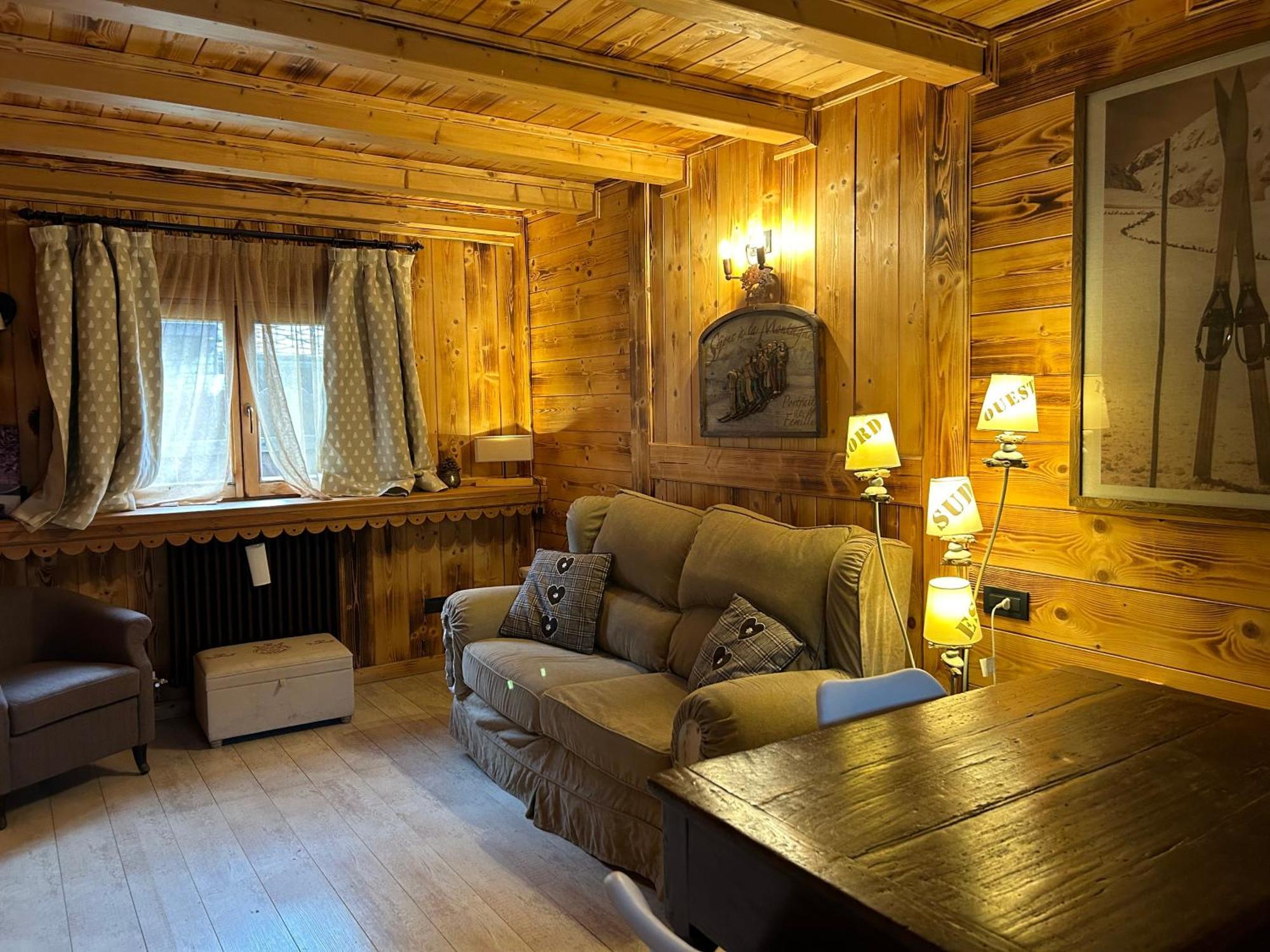 Hotel Letterario Locanda Collomb La Thuile Exterior foto